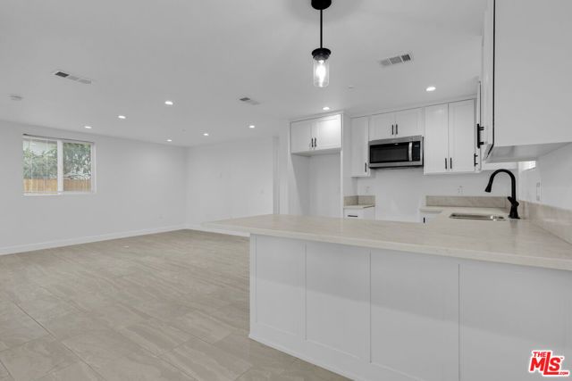 8637 Orchard Avenue, Los Angeles, CA 90044