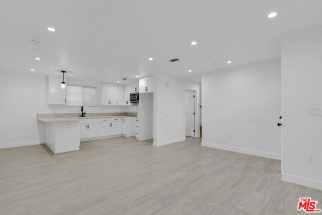 8637 Orchard Avenue, Los Angeles, CA 90044