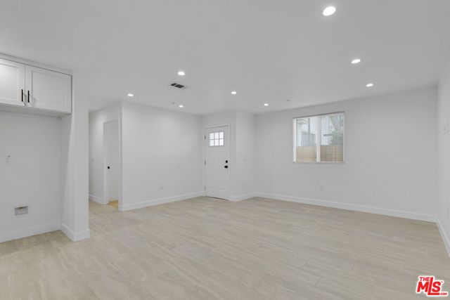 8637 Orchard Avenue, Los Angeles, CA 90044
