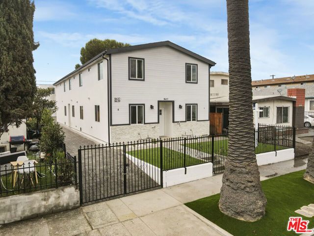 8637 Orchard Avenue, Los Angeles, CA 90044