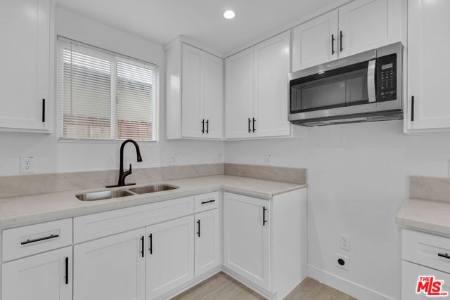 8637 Orchard Avenue, Los Angeles, CA 90044