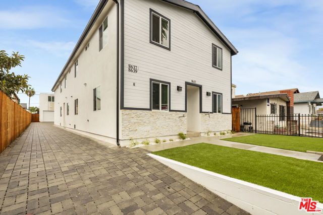 8637 Orchard Avenue, Los Angeles, CA 90044