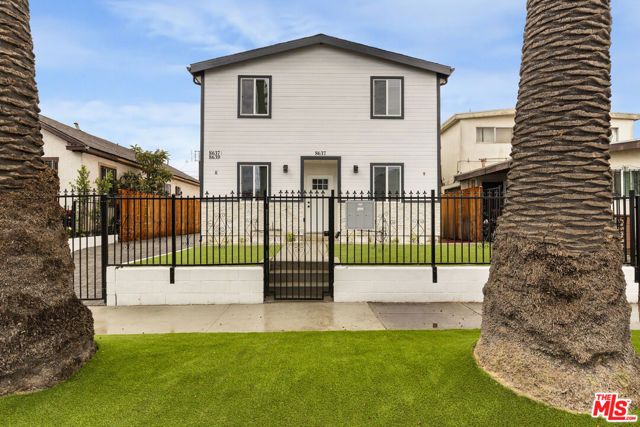 8637 Orchard Avenue, Los Angeles, CA 90044