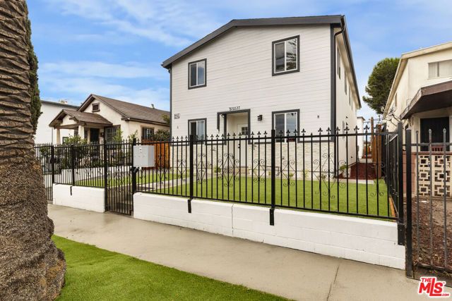 8637 Orchard Avenue, Los Angeles, CA 90044