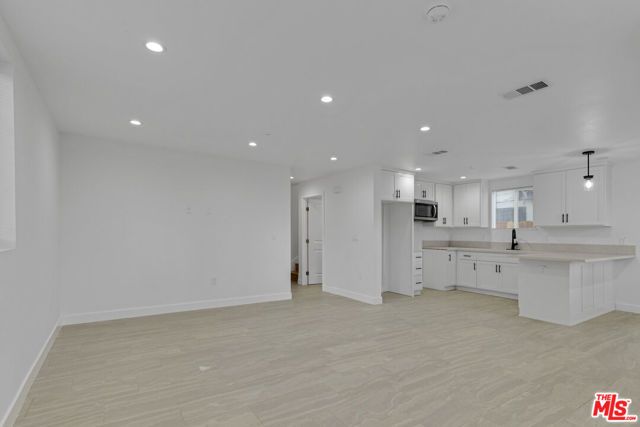 8637 Orchard Avenue, Los Angeles, CA 90044
