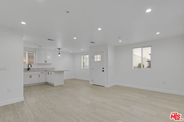 8637 Orchard Avenue, Los Angeles, CA 90044