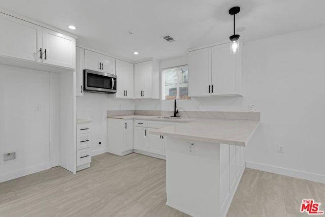 8637 Orchard Avenue, Los Angeles, CA 90044
