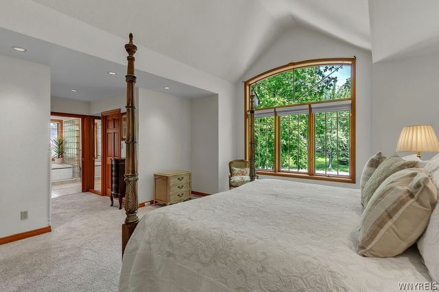 330 Deerwood Lane, Grand Island, NY 14072
