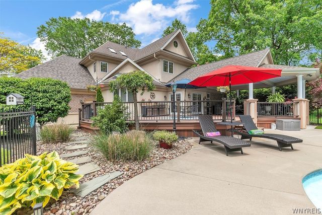 330 Deerwood Lane, Grand Island, NY 14072