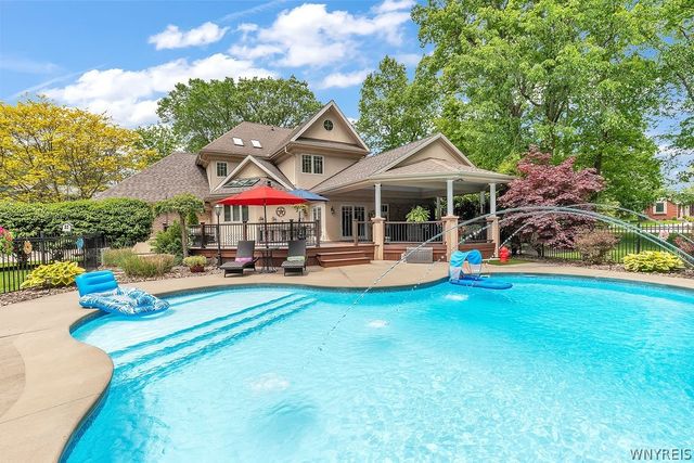 330 Deerwood Lane, Grand Island, NY 14072