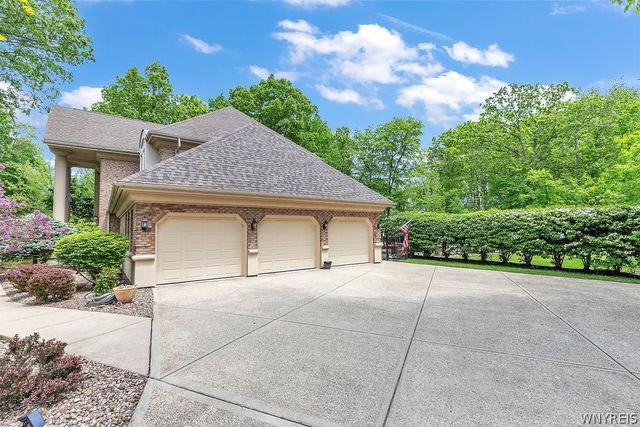 330 Deerwood Lane, Grand Island, NY 14072