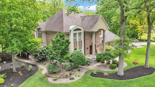 330 Deerwood Lane, Grand Island, NY 14072