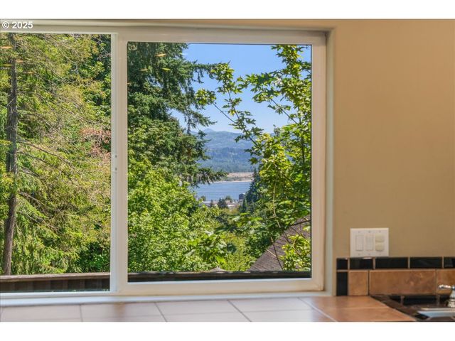 30062 MAPLE Dr, Rainier, OR 97048