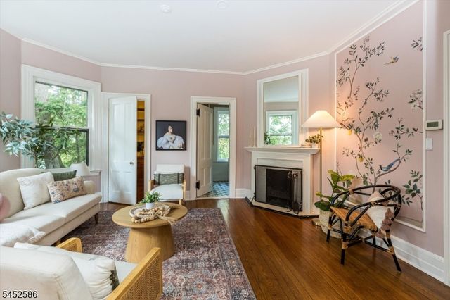 39 Oberlin St, Maplewood Twp., NJ 07040