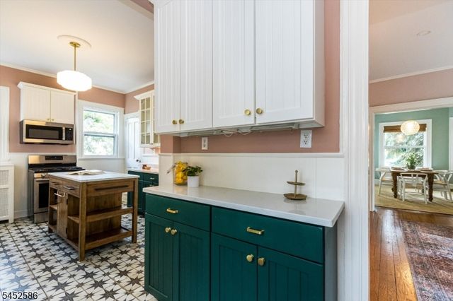 39 Oberlin St, Maplewood Twp., NJ 07040