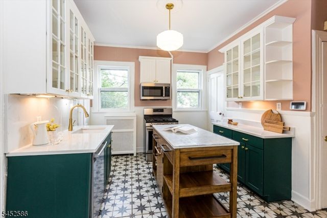 39 Oberlin St, Maplewood Twp., NJ 07040