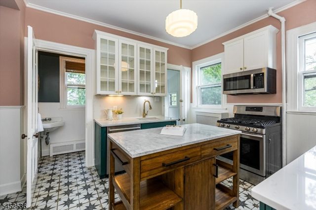 39 Oberlin St, Maplewood Twp., NJ 07040