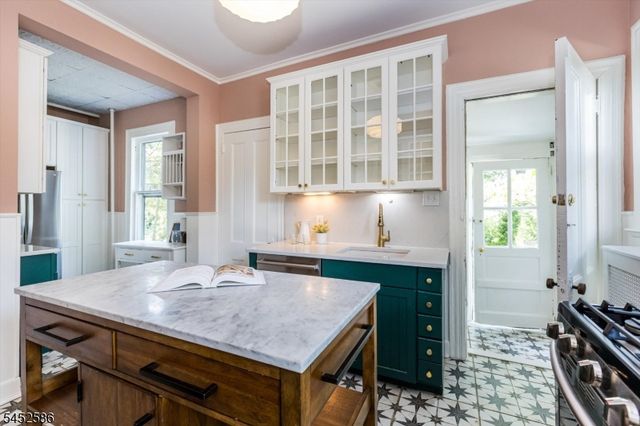 39 Oberlin St, Maplewood Twp., NJ 07040