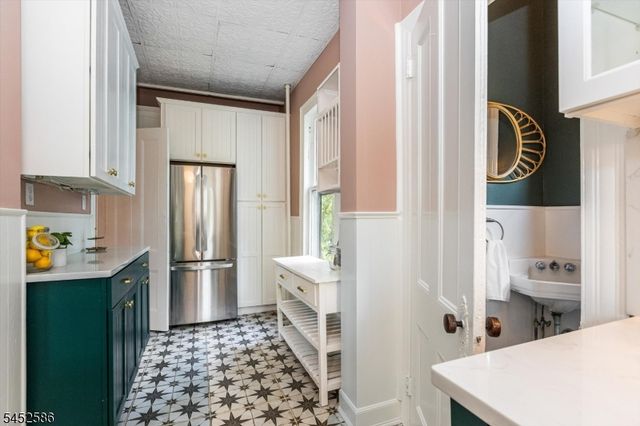 39 Oberlin St, Maplewood Twp., NJ 07040