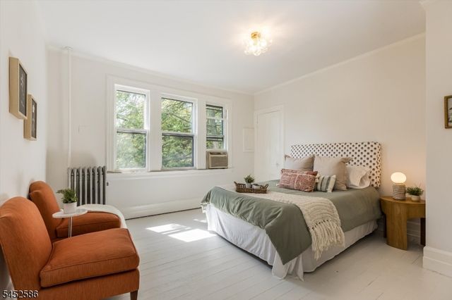39 Oberlin St, Maplewood Twp., NJ 07040