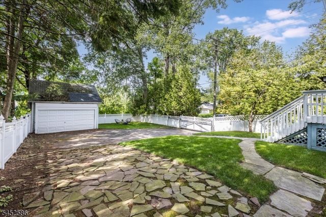 39 Oberlin St, Maplewood Twp., NJ 07040