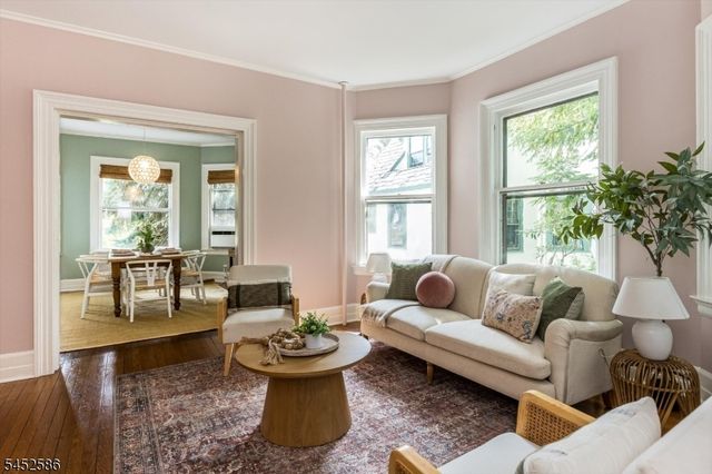 39 Oberlin St, Maplewood Twp., NJ 07040