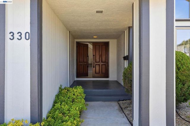 330 Tampa Ct, Foster City, CA 94404