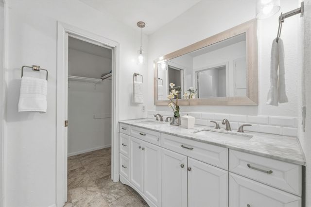 402 S Lake Creek DR, Round Rock, TX 78681