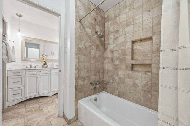 402 S Lake Creek DR, Round Rock, TX 78681