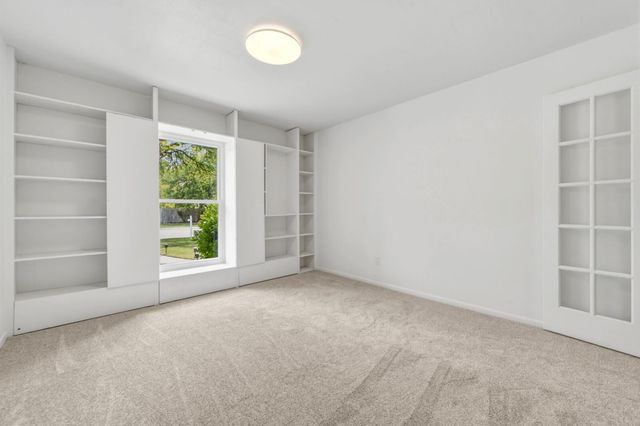 402 S Lake Creek DR, Round Rock, TX 78681