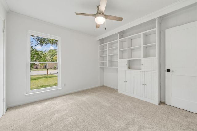 402 S Lake Creek DR, Round Rock, TX 78681