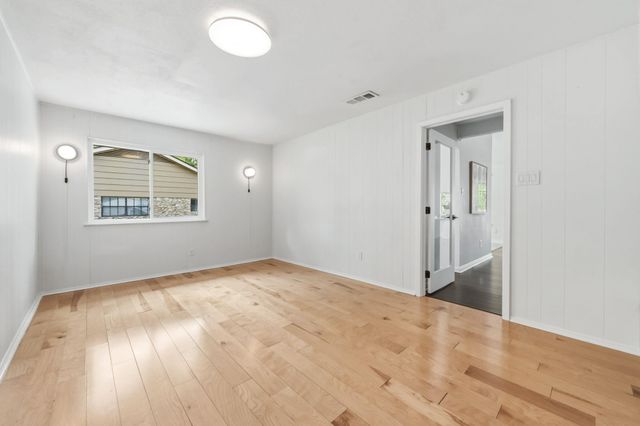 402 S Lake Creek DR, Round Rock, TX 78681