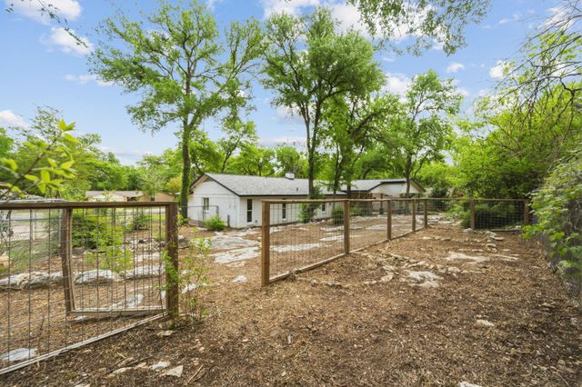 402 S Lake Creek DR, Round Rock, TX 78681