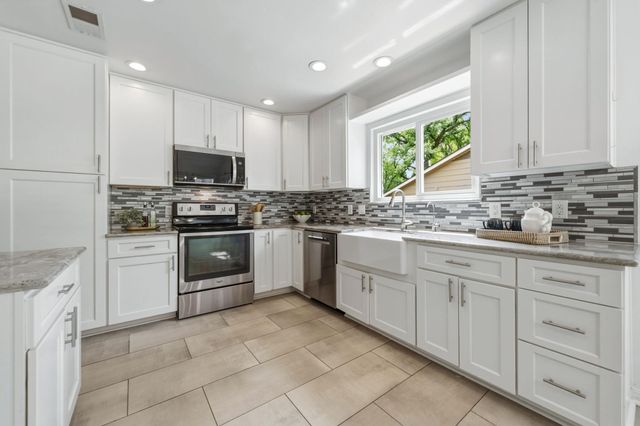 402 S Lake Creek DR, Round Rock, TX 78681