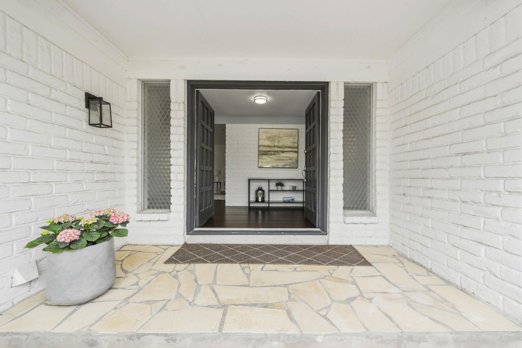 402 S Lake Creek DR, Round Rock, TX 78681