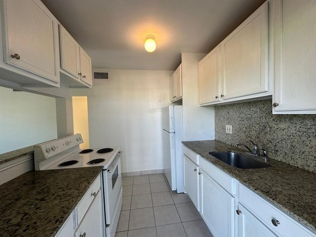 817 Lighthouse Drive C, North Palm Beach, FL 33408