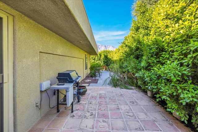 1491 Sunflower Circle N, Palm Springs, CA 92262