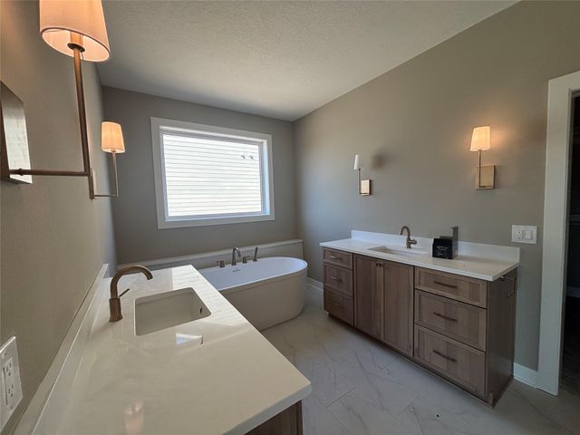 1393 S Lotus Place, West Des Moines, IA 50266