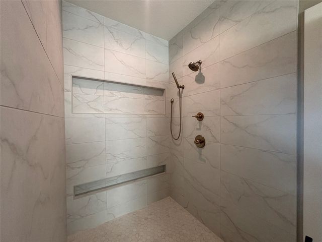 1393 S Lotus Place, West Des Moines, IA 50266