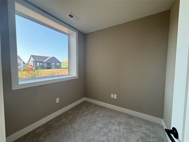 1393 S Lotus Place, West Des Moines, IA 50266