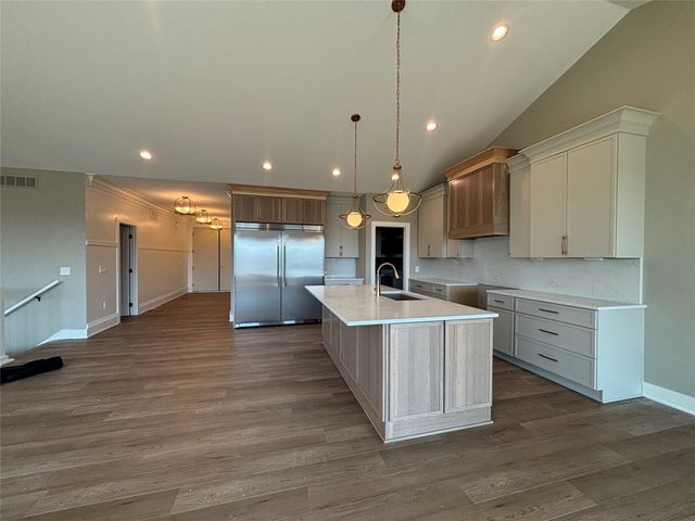 1393 S Lotus Place, West Des Moines, IA 50266