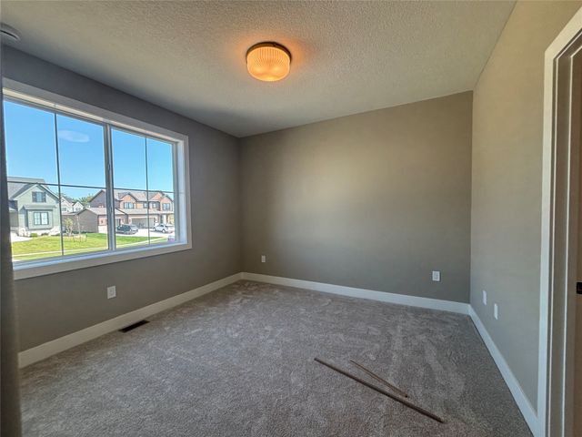 1393 S Lotus Place, West Des Moines, IA 50266