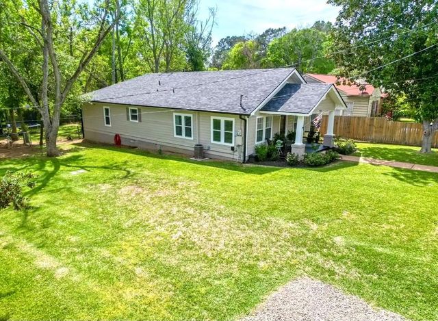 714 E Neches, Palestine, TX 75801