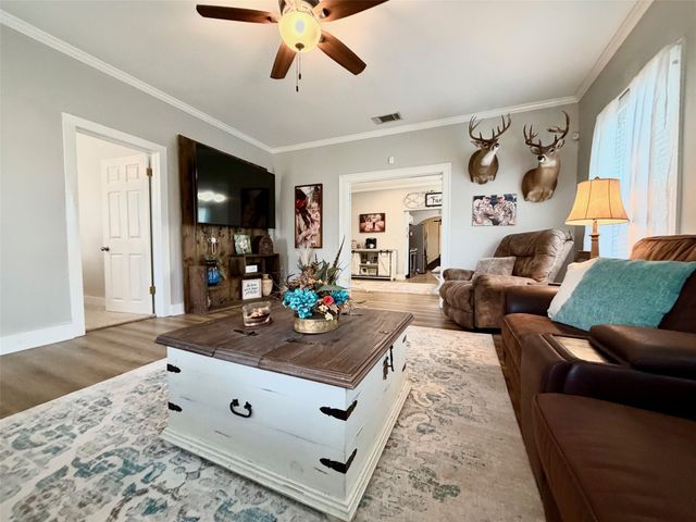 714 E Neches, Palestine, TX 75801