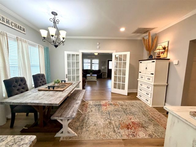 714 E Neches, Palestine, TX 75801