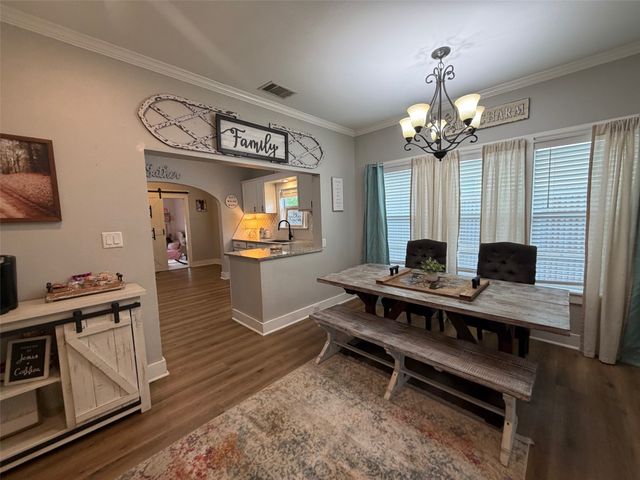 714 E Neches, Palestine, TX 75801