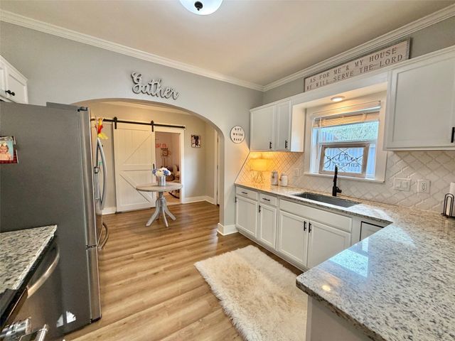 714 E Neches, Palestine, TX 75801