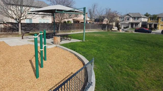 1348 Apple Court, Madera, CA 93638