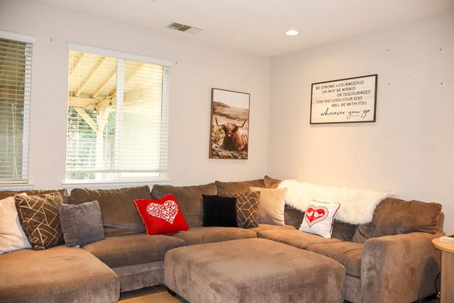 1348 Apple Court, Madera, CA 93638