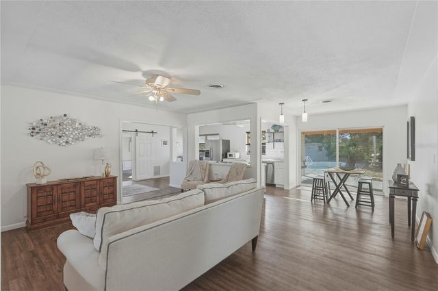 3515 COUNTRY CLUB WAY S, St Petersburg, FL 33712